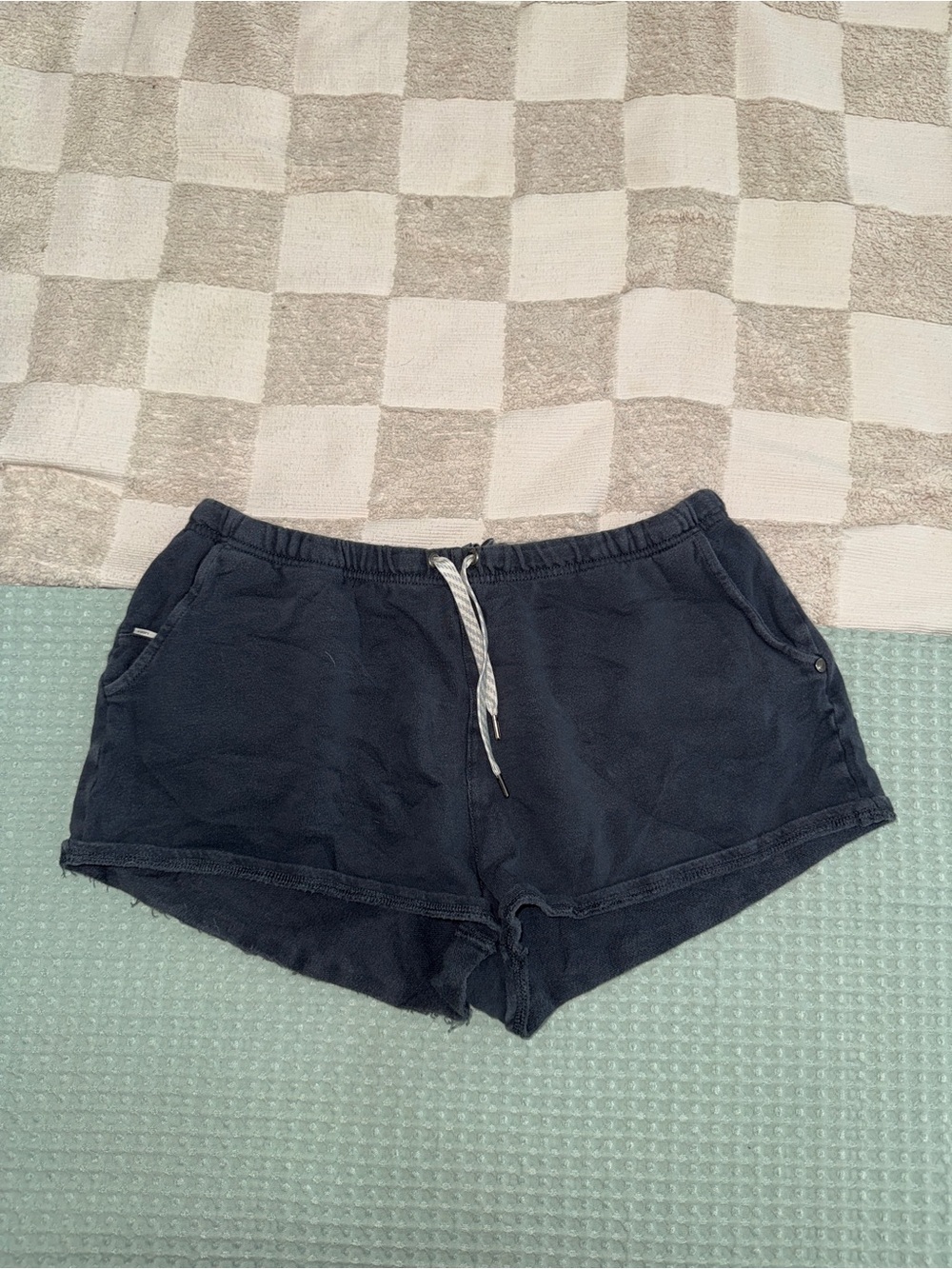 Vuori Women's Drawstring Athletic Shorts size L